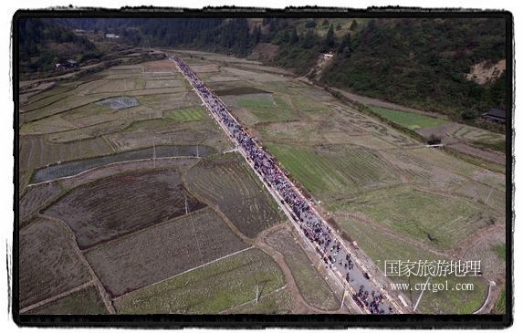 1700桌合攏宴，總長3.7公里，10380人同桌就餐，創(chuàng)歷史之最