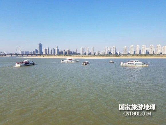 江西開(kāi)展呵護(hù)一湖清水，嚴(yán)厲打擊非法采砂行動(dòng)（圖）