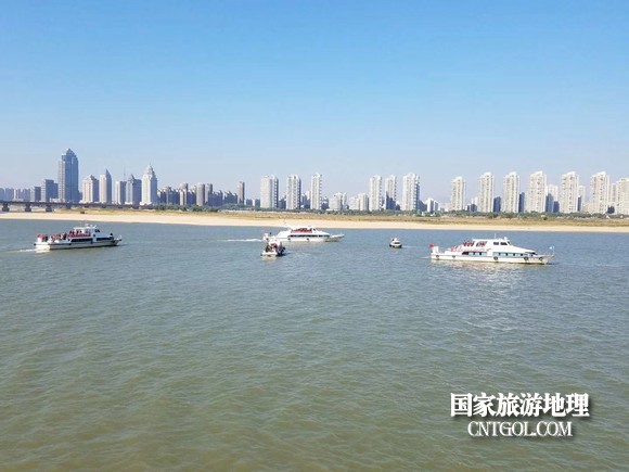 江西開(kāi)展呵護(hù)一湖清水，嚴(yán)厲打擊非法采砂行動(dòng)（圖）